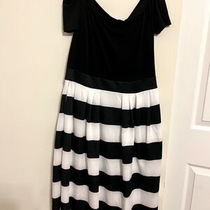 Eva Mendez off the shoulder, black and white dress large